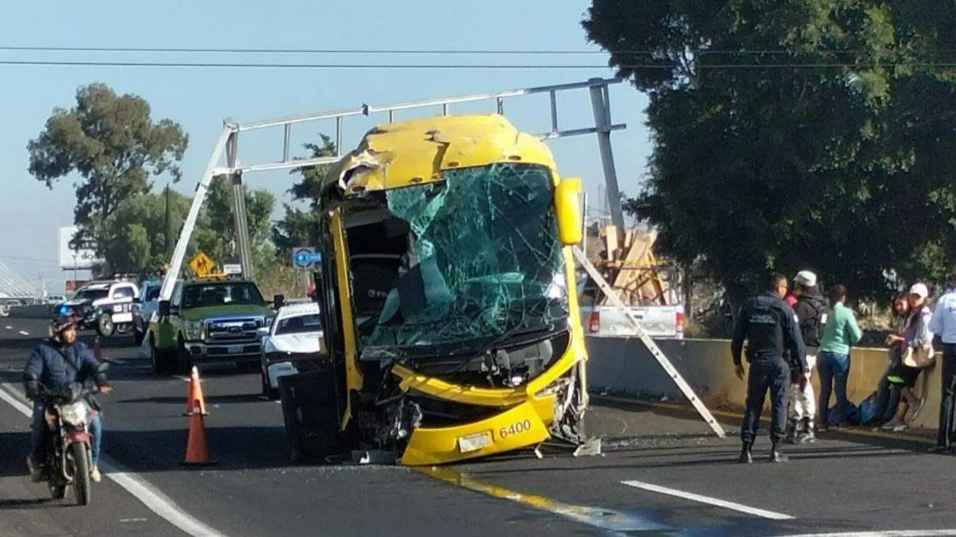 choca autobús de la línea oro 